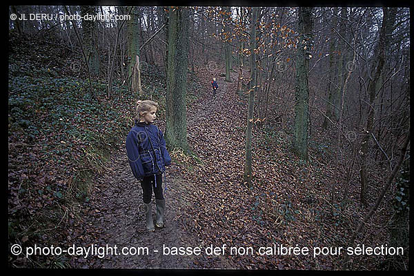 enfants dans les bois - children in a forest